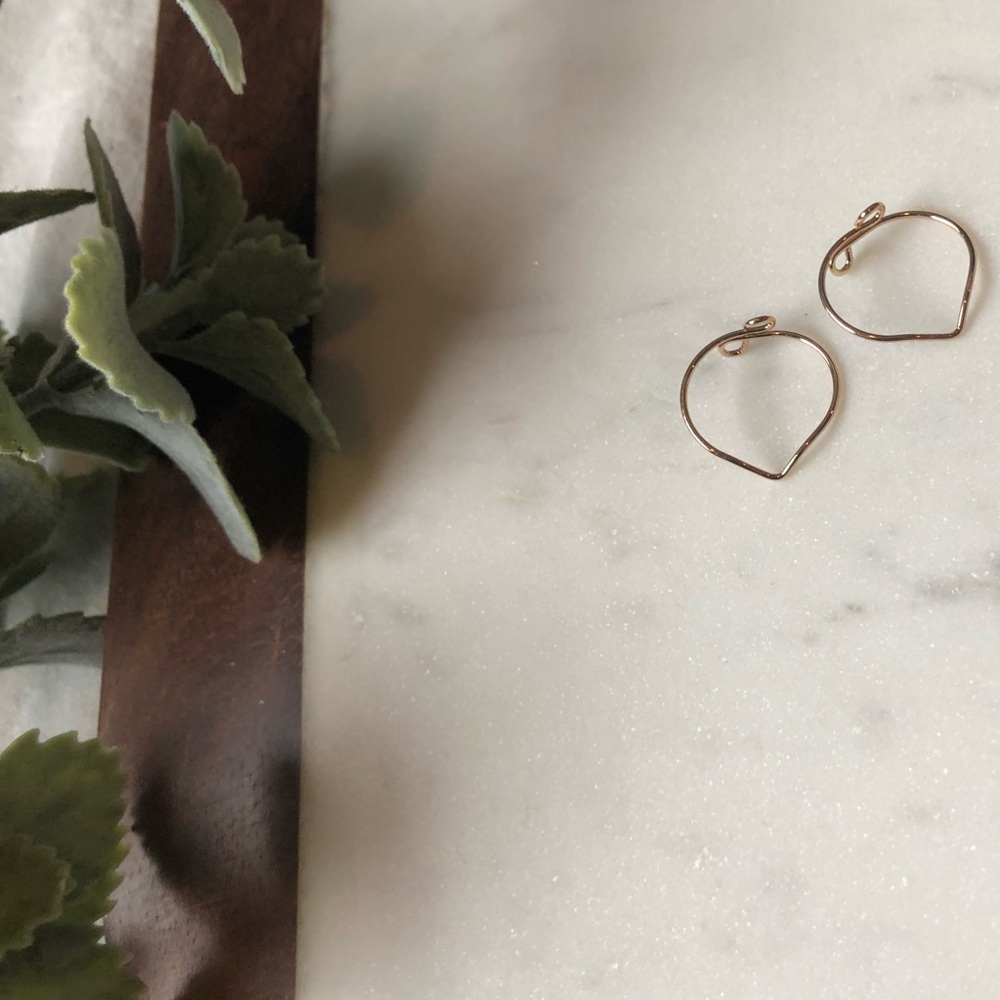 The Stevie Wave - (2 Rings) Simple Gold Wave Ring - Picture 2 of 4
